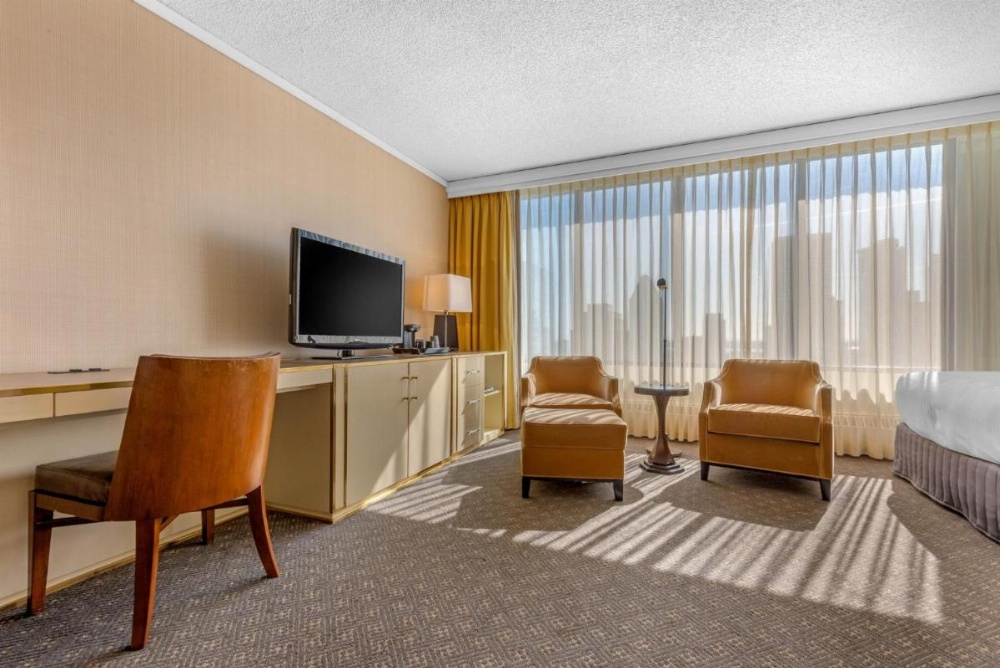 Room image 4